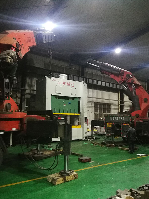 設備起重吊裝搬運